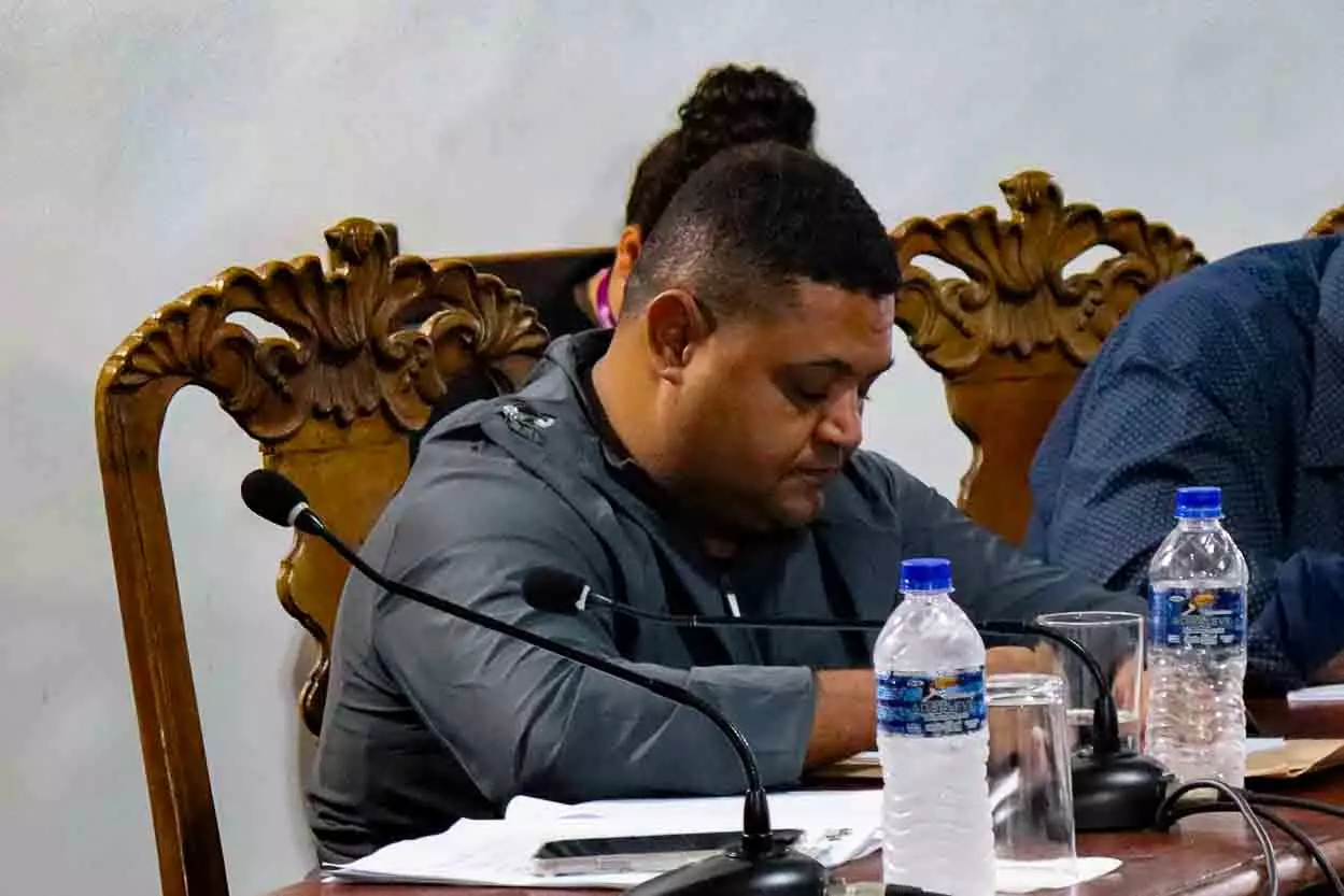 Vereador Tikim Matheus triste durante sessão na câmara