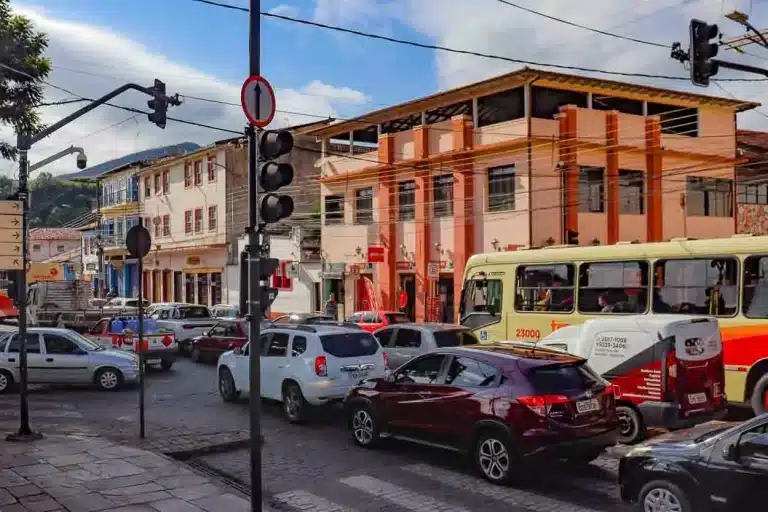 Confira as alterações de trânsito que serão implementadas para realização do evento, que começa às 9h, na Praça Minas Gerais.