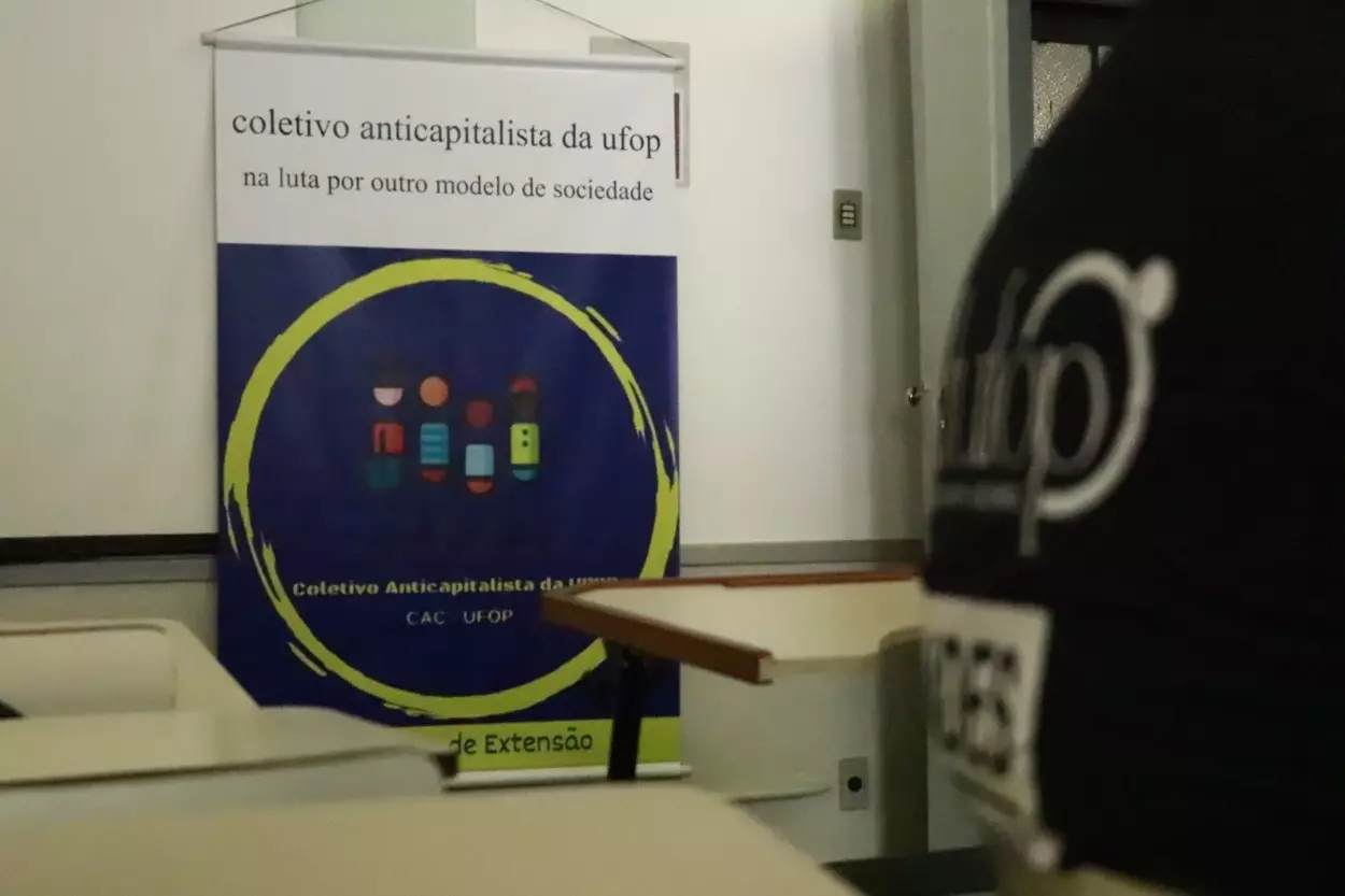 O projeto de extensão TEAR faz parte do "Coletivo Anticapitalista" da UFOP.