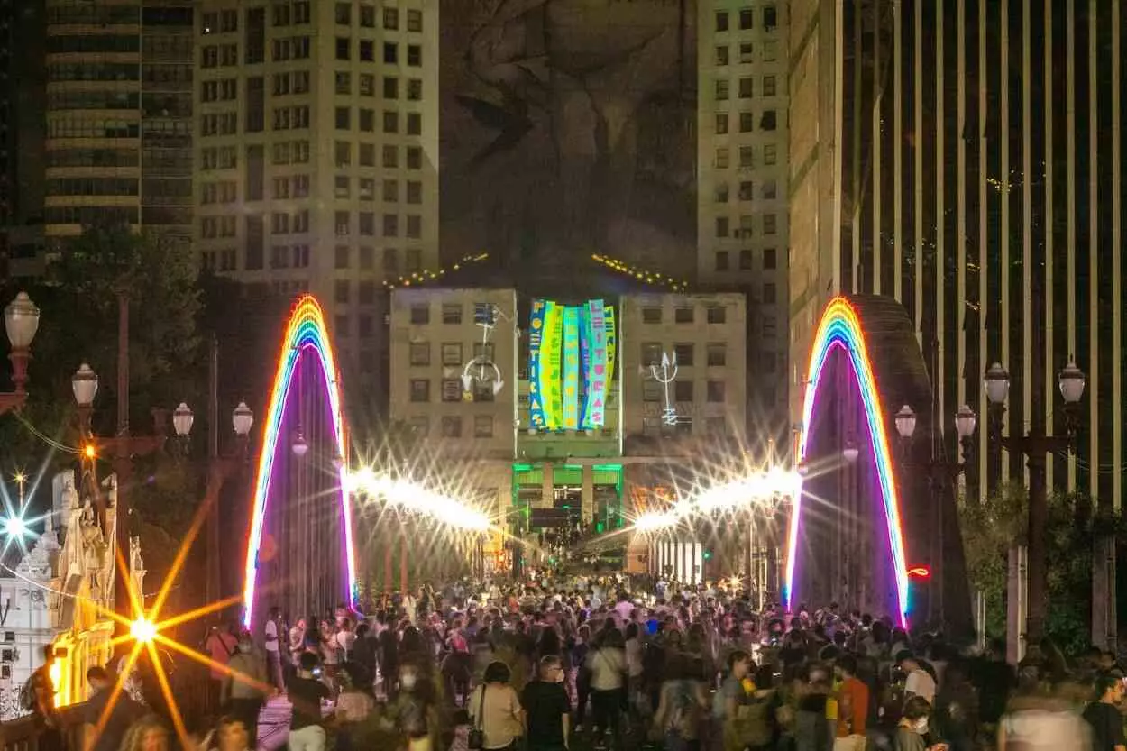 A primeira edição da produção cultural Festa da Luz aconteceu em 2021 e realizou oficinas nas áreas de arte, tecnologia e reflexão sobre a ocupação do espaço público