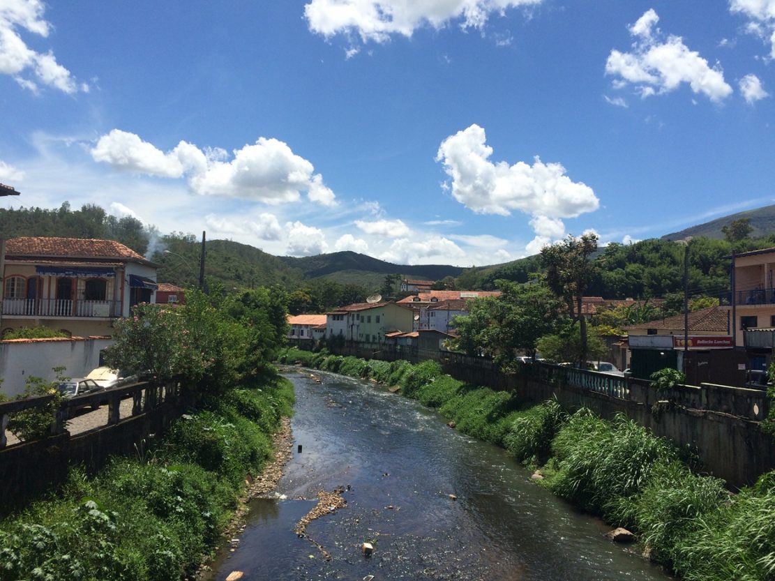Na última terça-feira (19), o Ribeirão do Carmo, em Mariana, foi liberado para uso. Após análises de amostras da água do Ribeirão, conduzidas pelo Serviço Autônomo de Água e Esgoto (SAAE), o contato com a água já não oferece riscos.