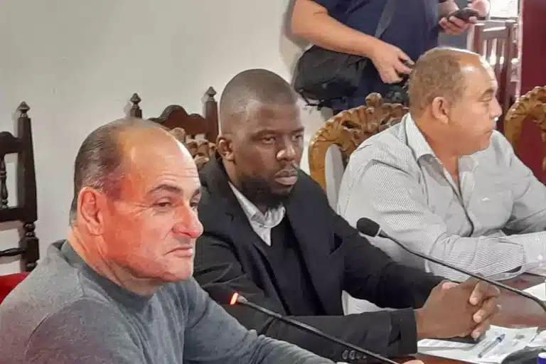 Com 620 votos obtidos na eleição do ano passado, Pedro Sousa (centro) era o primeiro suplente da Federação Brasil da Esperança, composta pelo PT, PV e PcdoB