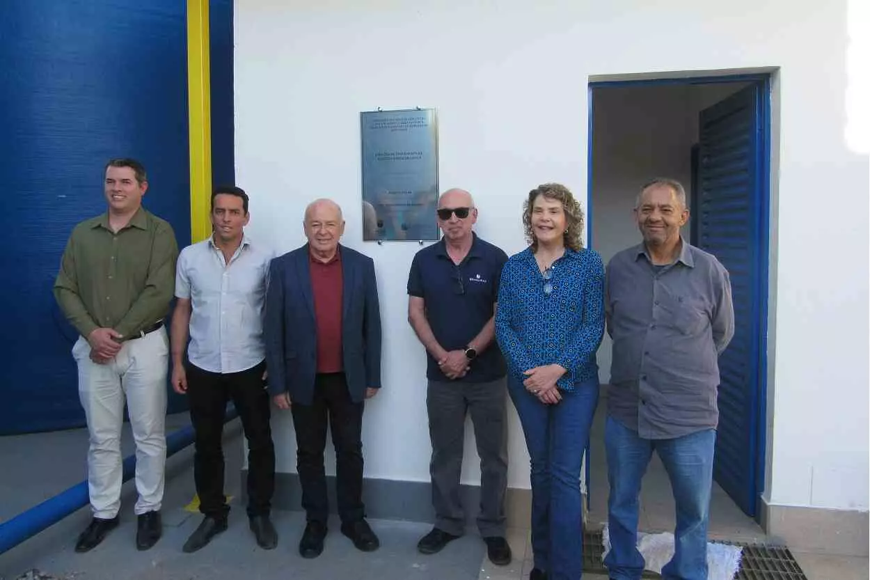 Autoridades presentes ao evento promovido pela Saneouro, para reinaugurar a ETE Parque da Lagoa