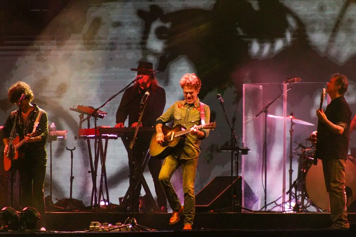 Nando Reis durante show no Festival Tudo É Jazz, em Ouro Preto