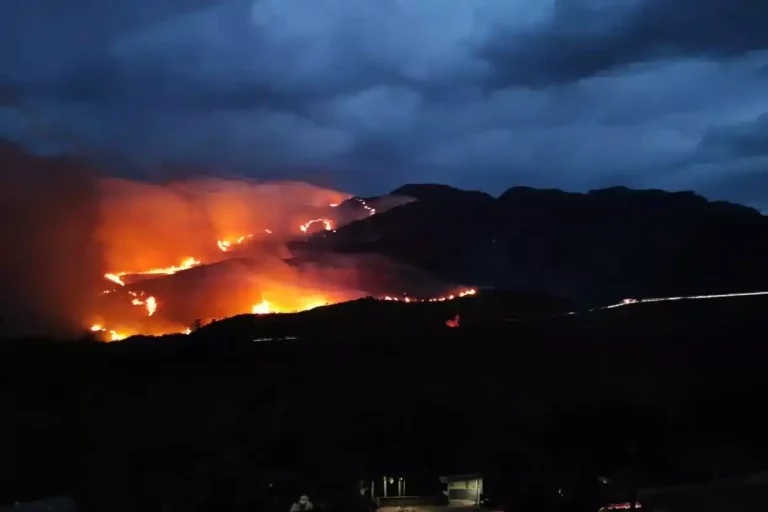 Incendio de alta magnitude em Mariana