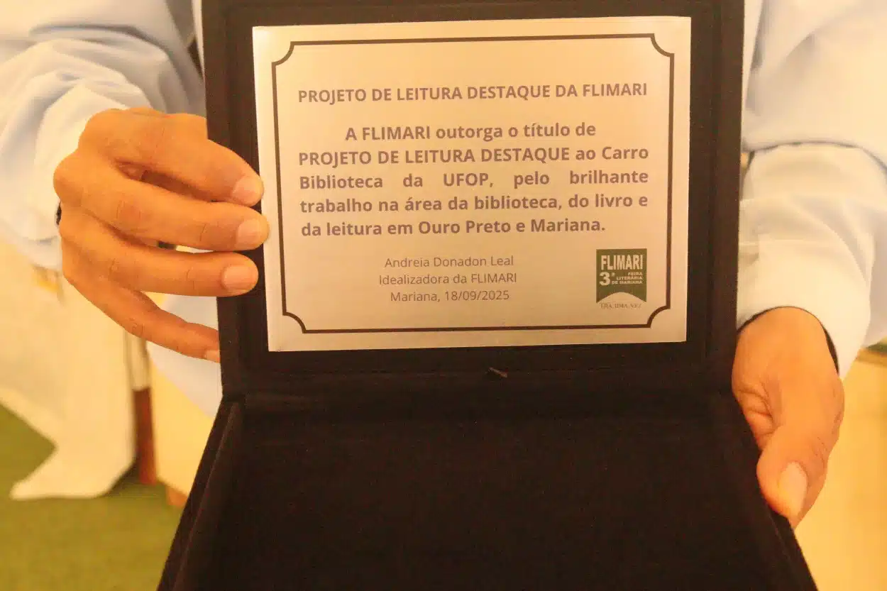 Homenagem da FLIMARI ao Carro Biblioteca da UFOP