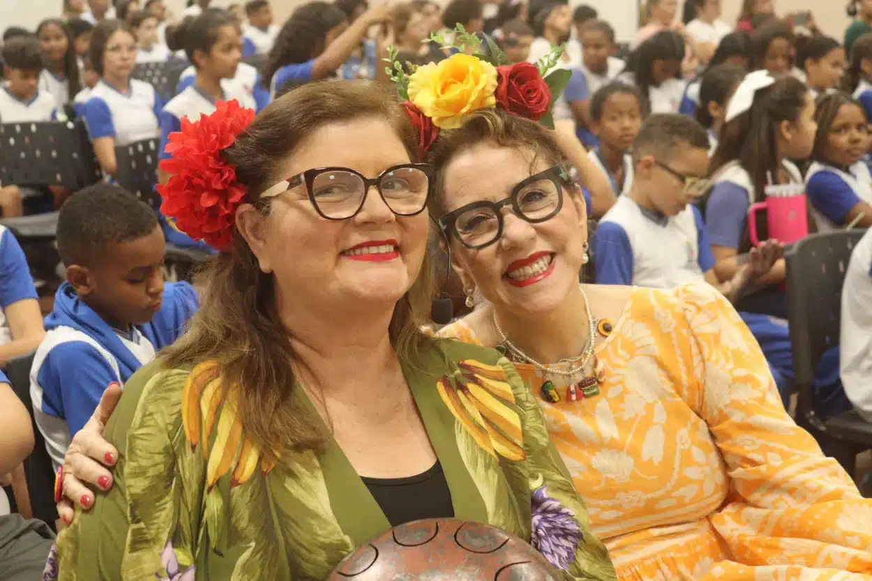 Beatriz Myrrha à esquerda e Rosana Mont’Alverne à direita.