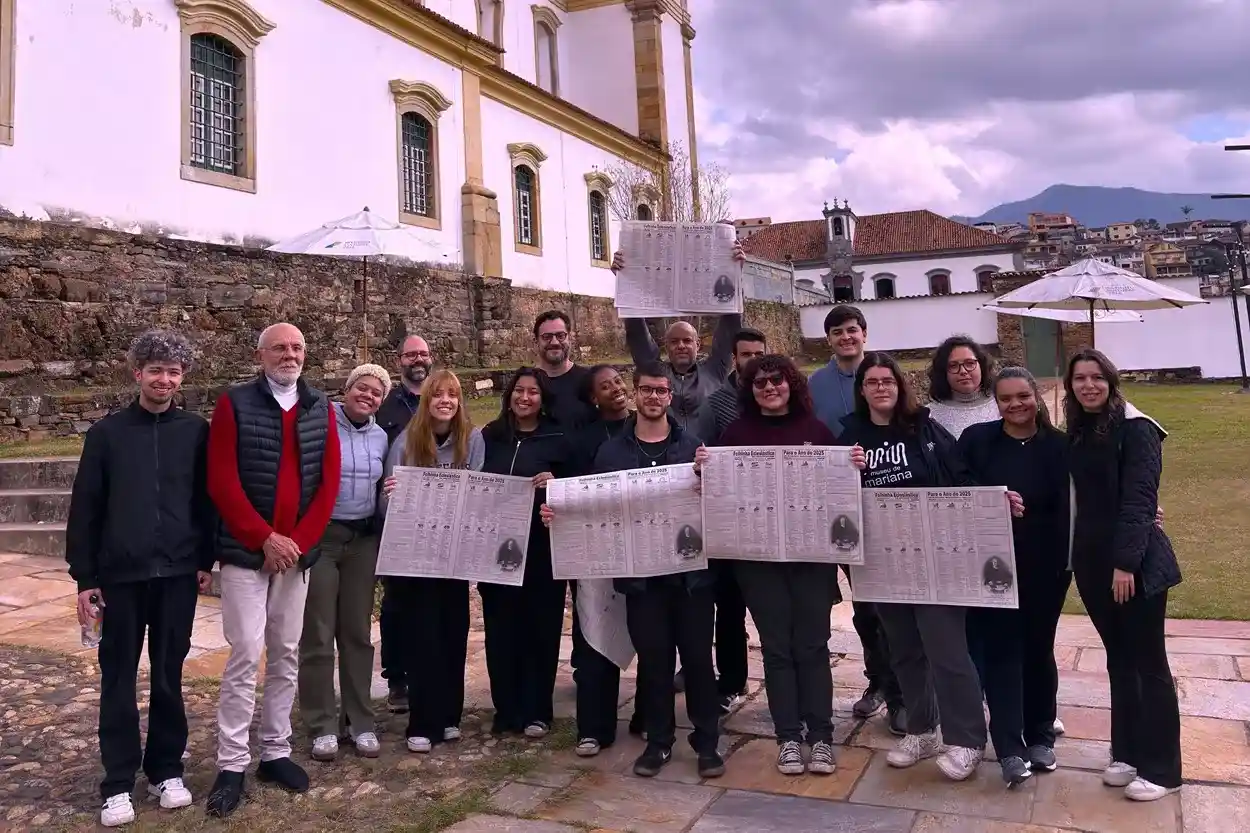 Equipe do Museu de Mariana segunda Folhinha de Mariana para divulgação do documentário Tempo Vário: A história da Folhinha de Mariana