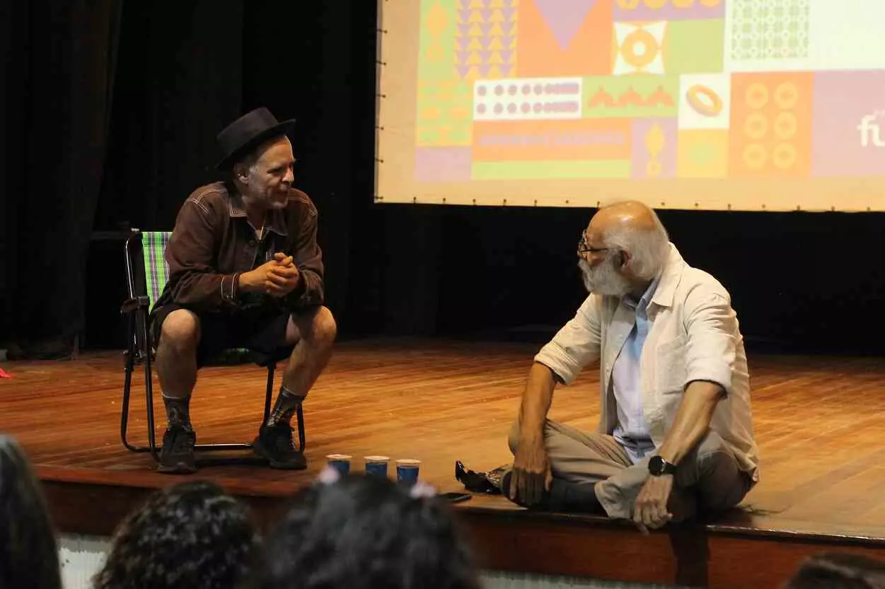 Xisto Siman (à esquerda) e Marcos Teixeira, na abertura da roda de conversa que debateu a Política Nacional das Artes, durante o Encontro de Palhaços