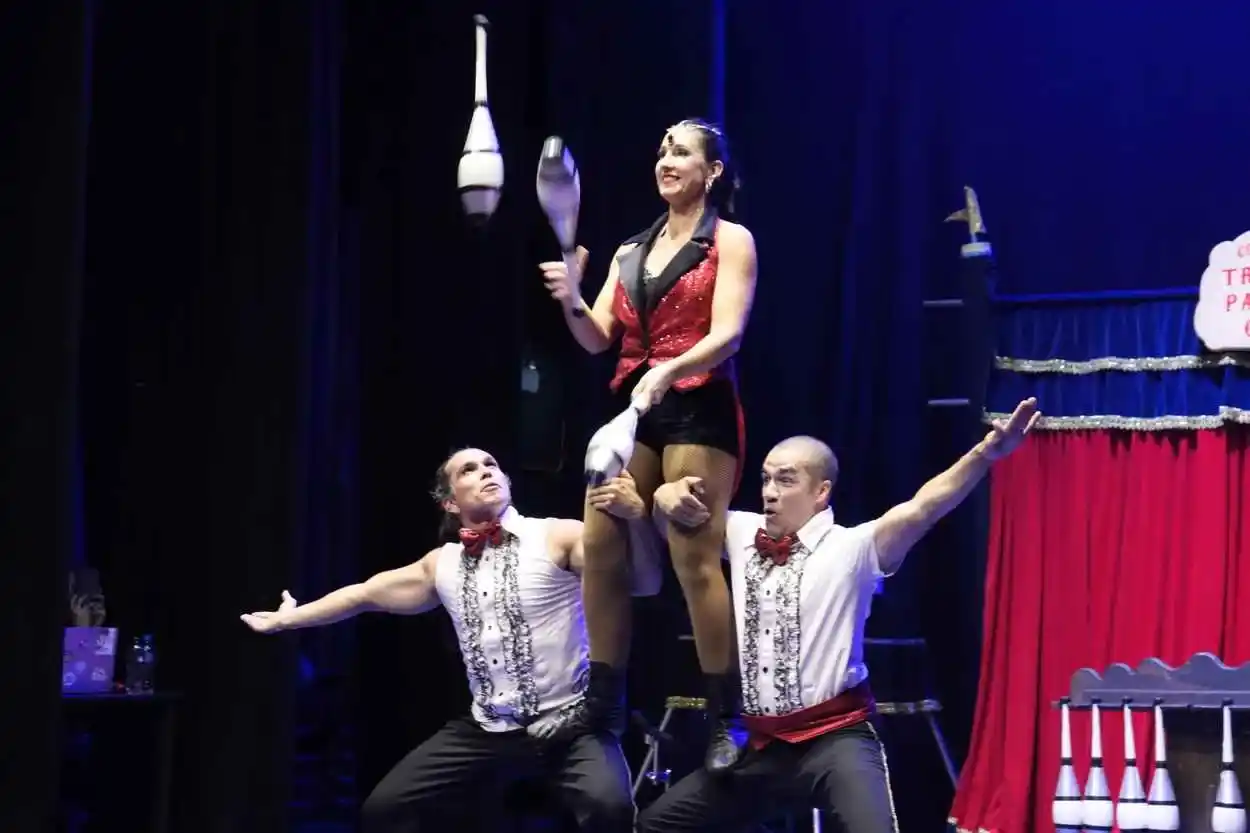 Uma das novidades doencontro Internacional de Palhaços, este ano, foi a utilização do Cine Teatro Municipal