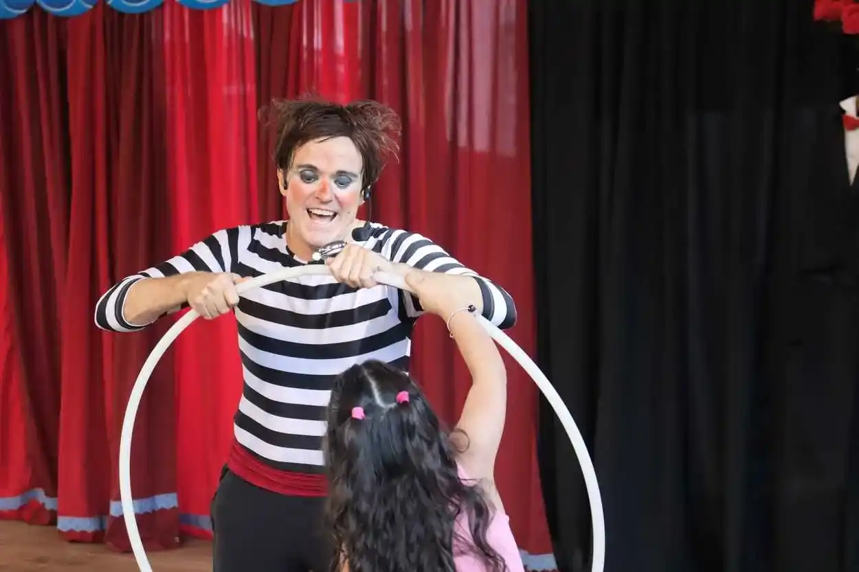 Apresentação de Sebastian foi uma das mais aplaudidas na tarde deste domingo, último dia do Encontro Internacional de Palhaços