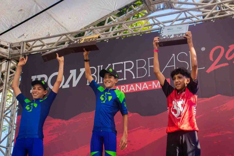 Pódio da categoria de meninos de 14 anos no Iron Biker