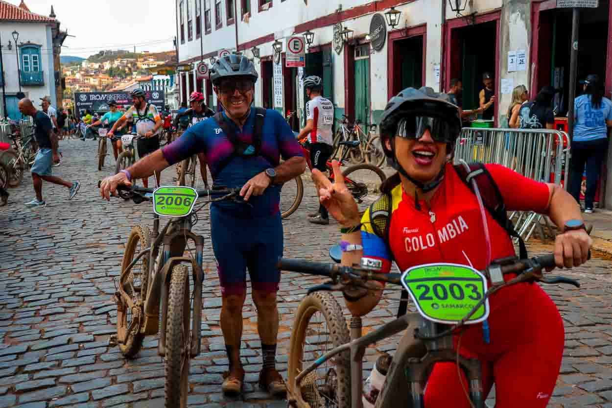 Colombiana e argentino durante Iron Biker