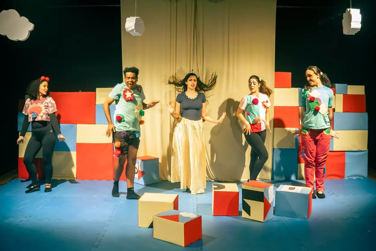 foto da apresentação da peça "Retalhos de Infância"