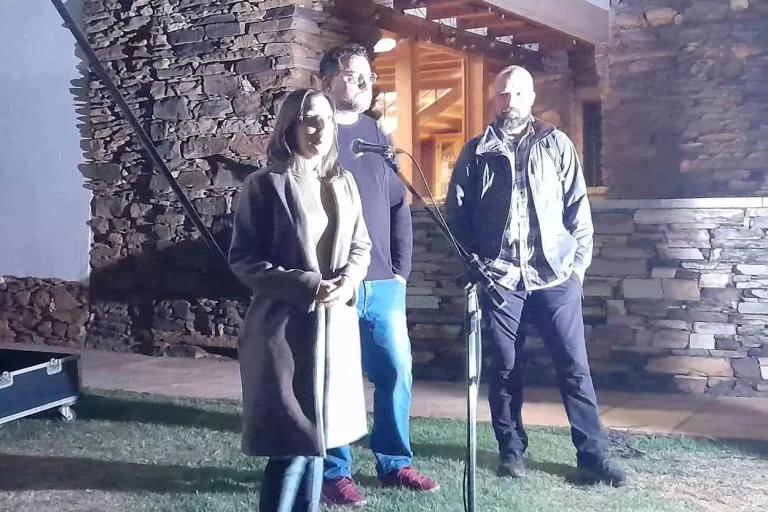 Nathália Rezende, Gustavo Nolasco e Lucas Godoy, na abertura da sessão de estreia do documentário “Tempo Vário”