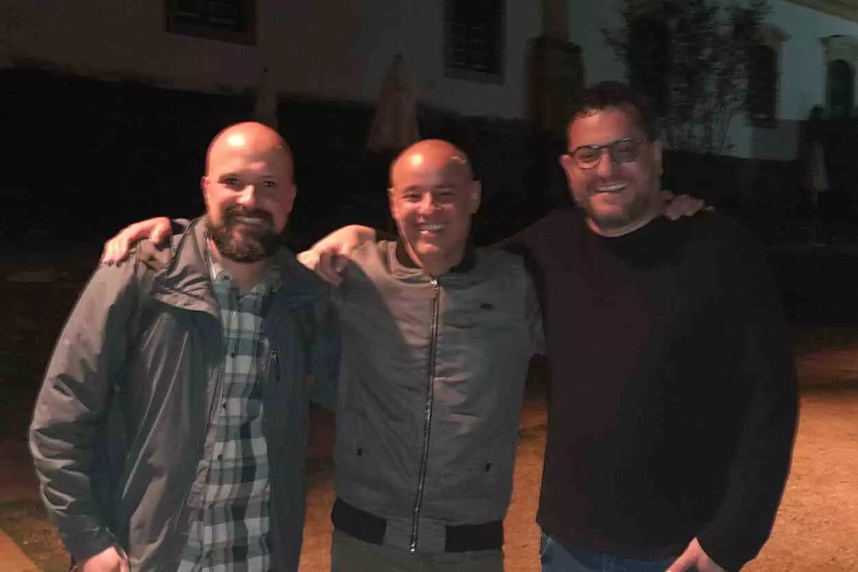 Da esquerda para a direita, Lucas de Godoy, Leo Drumond e Gustavo Nolasco, comemoraram a excelente receptividade de “Tempo Vário”