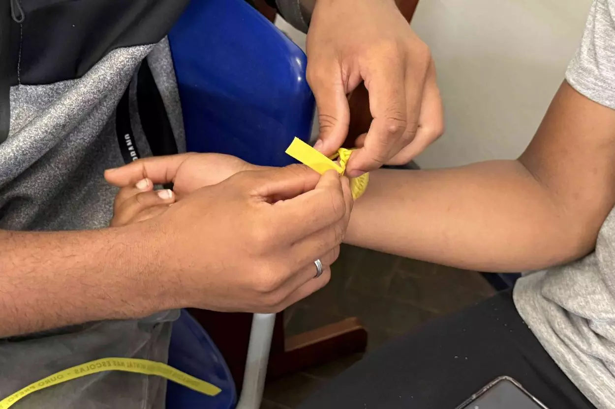 A fita amarela da dinâmica faz referência ao tema do ano do Setembro Amarelo, uma lembrança constante de que não estamos sozinhos