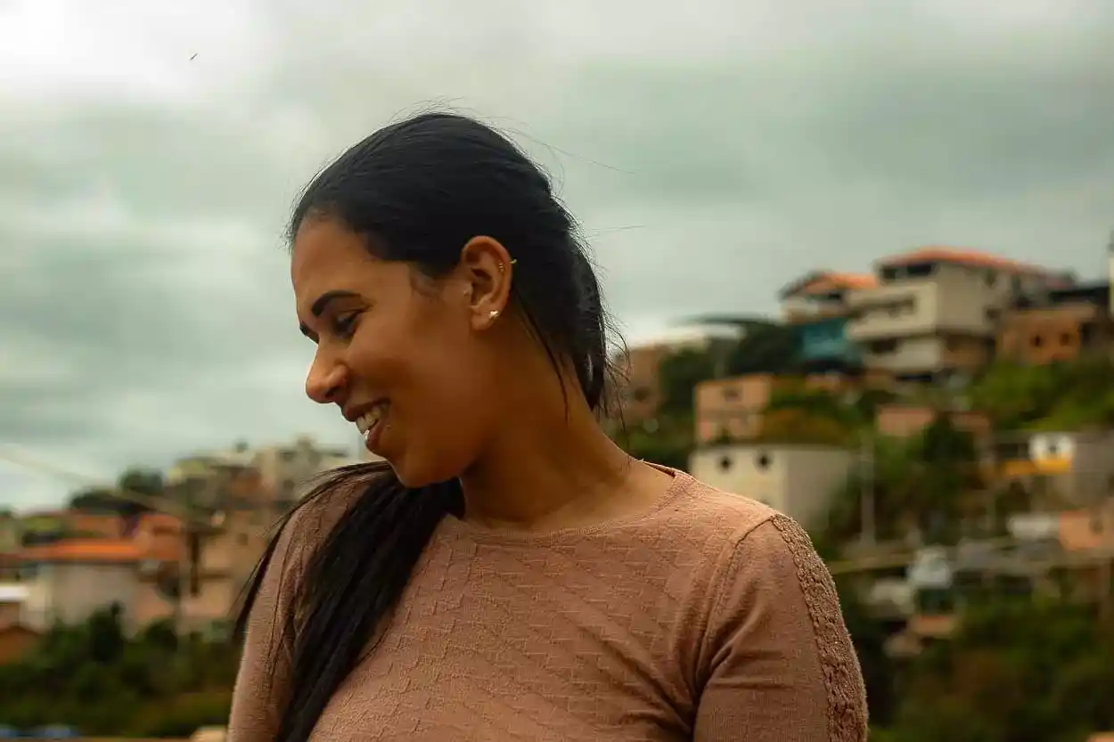 moradora bruna na ocupação vila serrinha em mariana