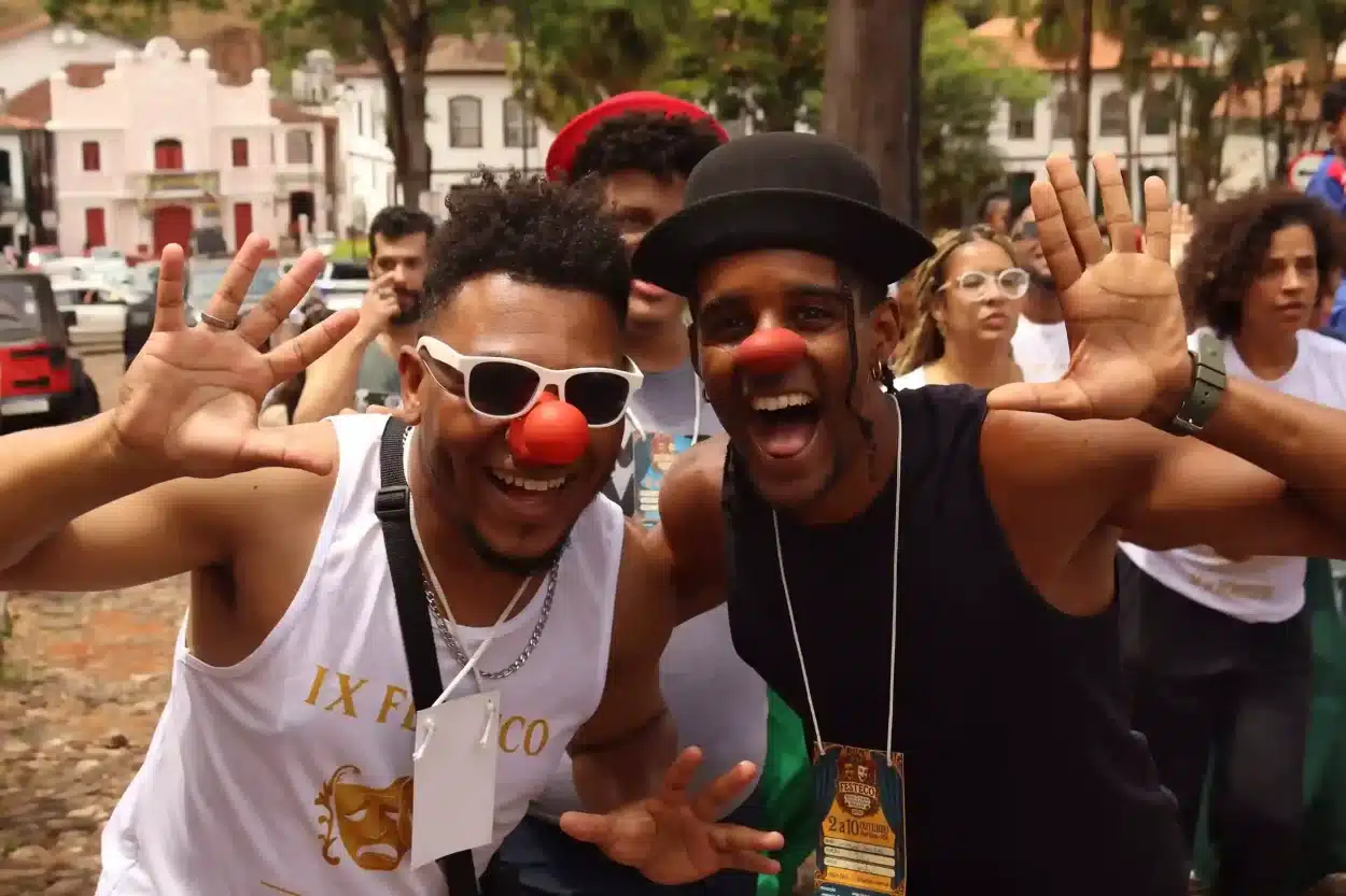 Cortejo do FESTECO deu um clima de carnaval fora de época