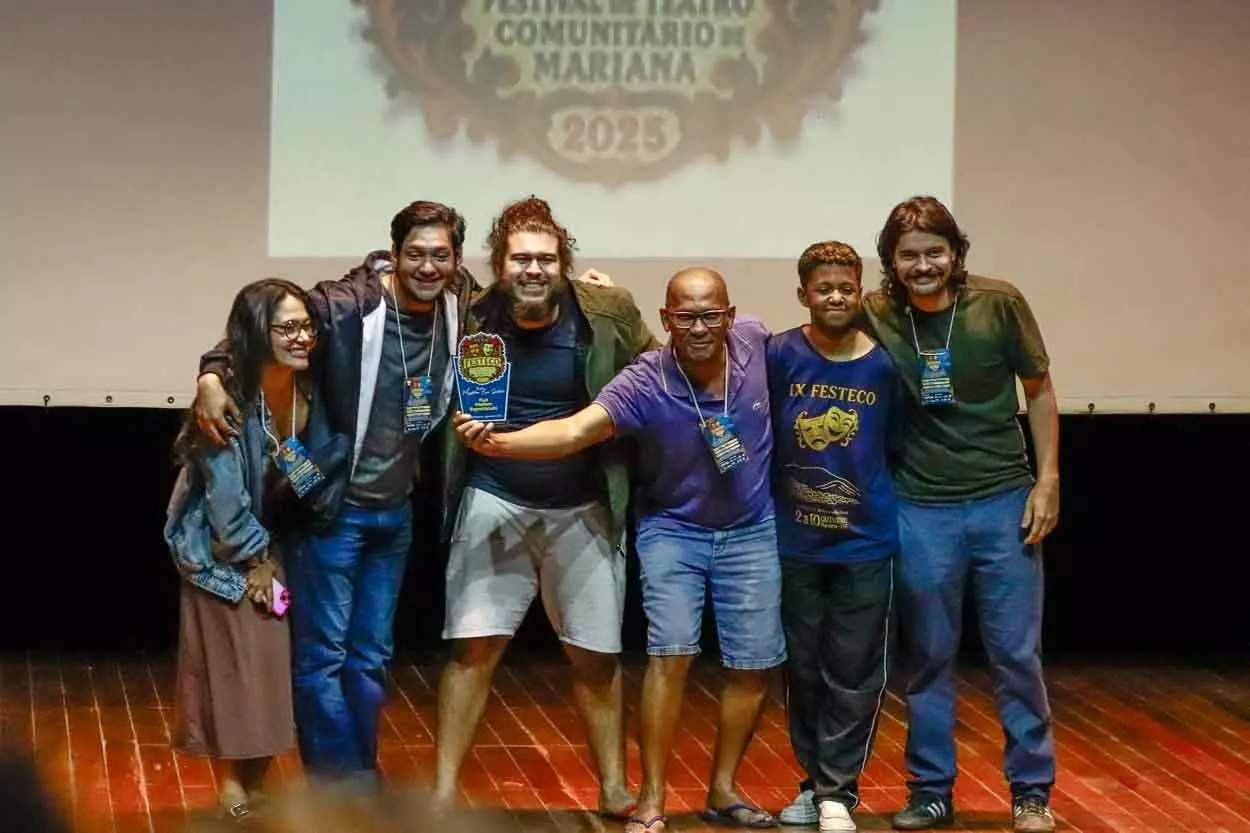 Bicho de Sete Cabeças durante encerramento do FESTECO