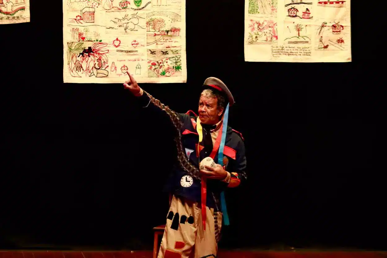 Aguinaldo Elias, o Guina durante o monólogo Trem de memórias no encerramento da etapa nacional do Festeco