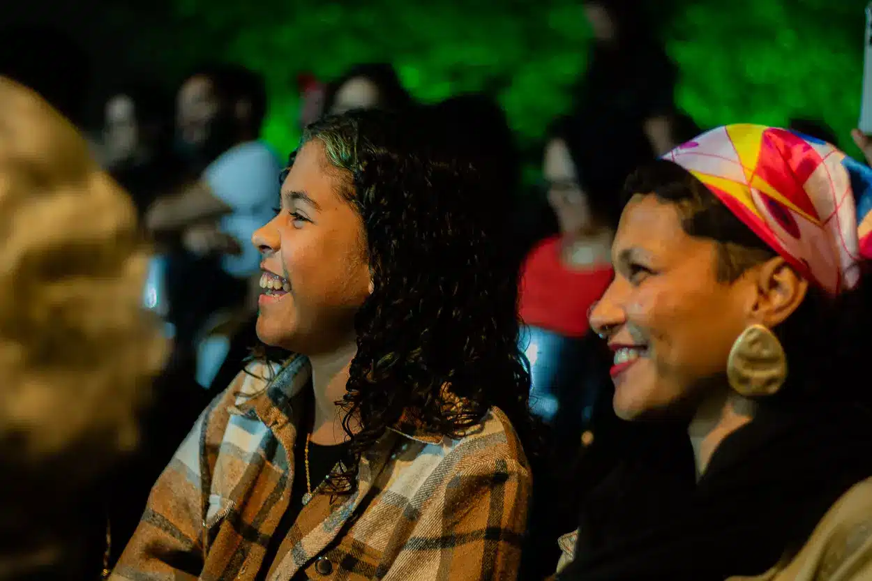 criancas ao som de veloso moreno