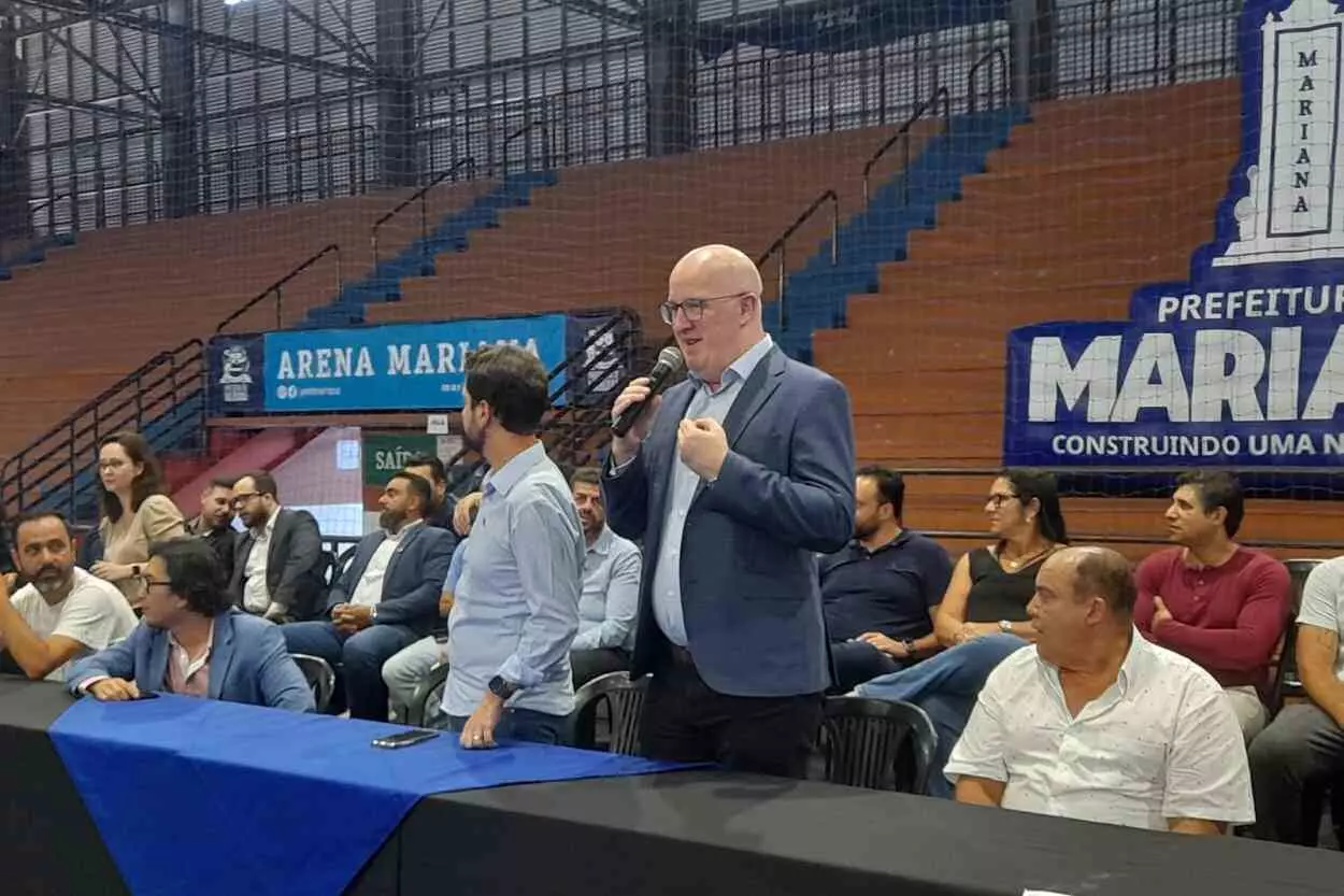 O advogado Guy Robson, da Pogust Goodhead, desculpou-se por não ser fluente em português