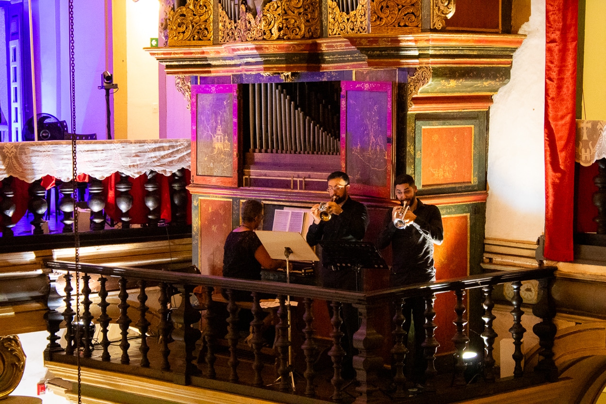 Josineia, Érico e Vitor se apresentaram na tribuna da Catedral