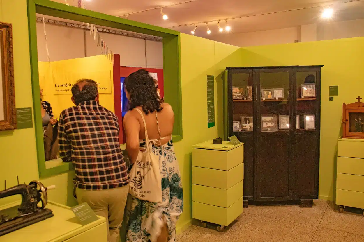 A exposição pode ser visitada na sala de exposição do prédio da Escola de Direito, Turismo e Museologia da UFOP - Foto: Lui Pereira/Agência Primaz