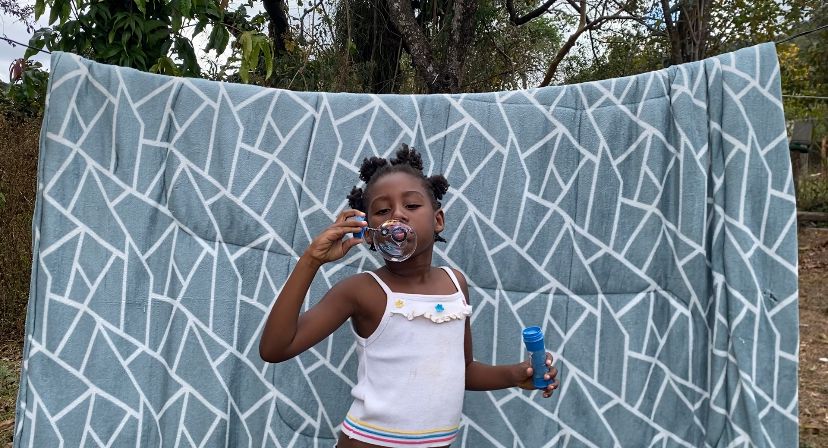 Um tcc que surge da reflexão de que como ser uma pessoa de cabelo crespo molda a sua identidade e percepção no mundo. - Foto: Klevilaini