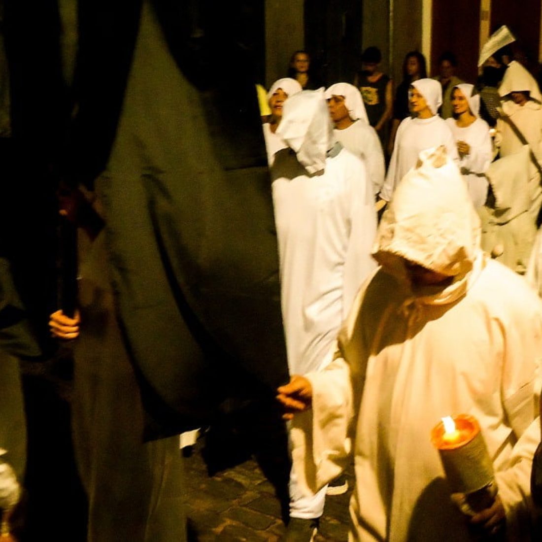 Procissão das almas na rua direita de Mariana 2015