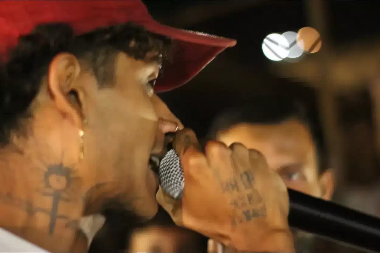 A batalha de rima contou com estudantes da escola e de MC’s convidados