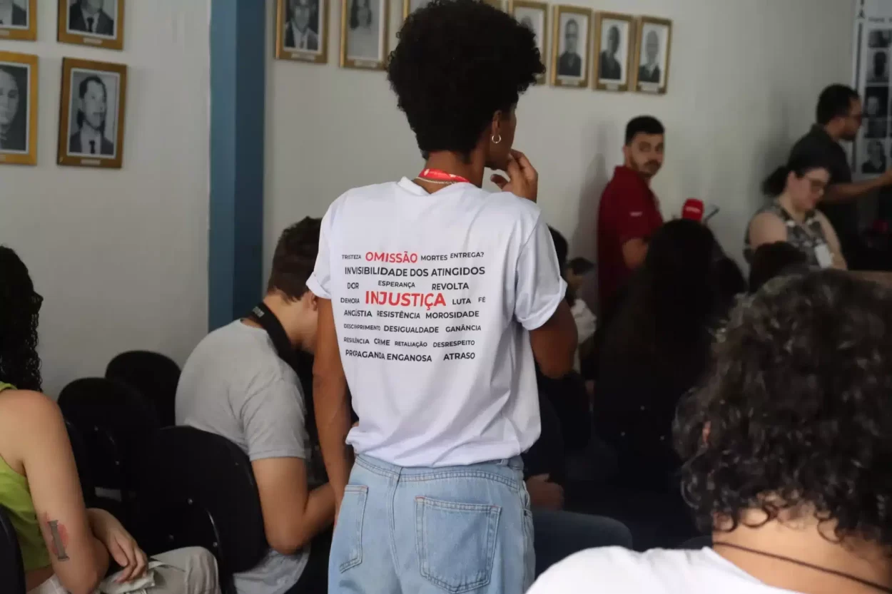Camiseta alusiva à campanha promovida pela Comissão dos Atingidos pela Barragem de Fundão