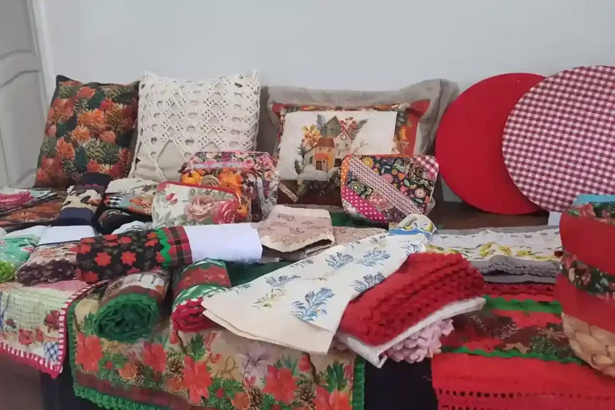 Exposição de artesanatos no Terminal Turístico é uma das atrações da programação do Natal de Luz