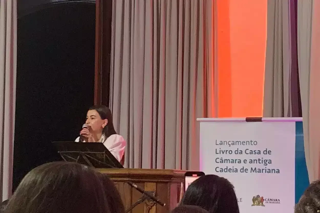 Michele Pedrosa discursou em nome da Vale, patrocinadora do livro sobre o restauro da Casa de Câmara e Cadeia de Mariana