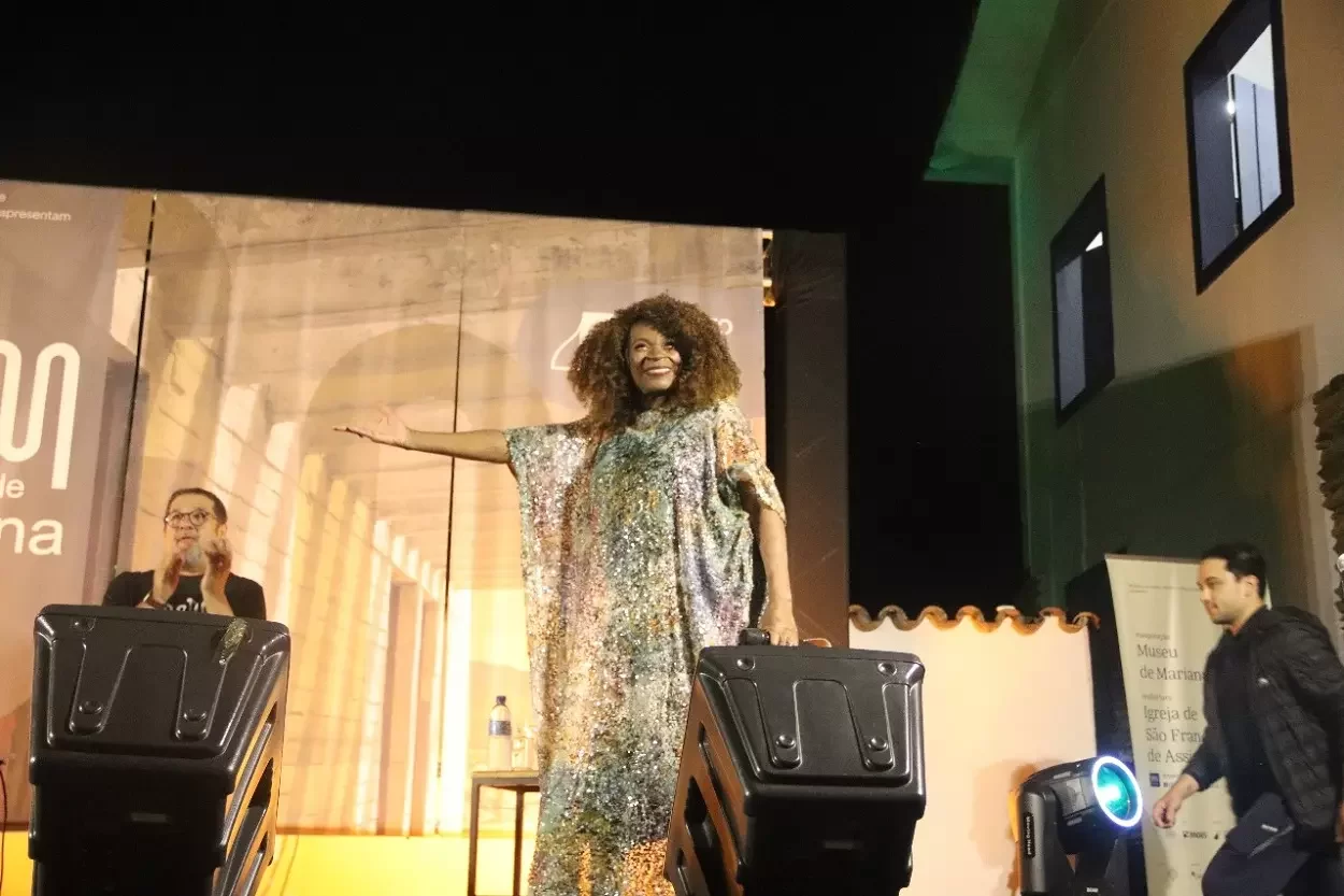 Zezé Motta, na abertura do projeto ”Sílabas e Sons” do Museu de Mariana